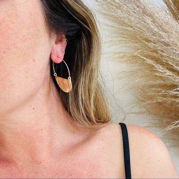 NEW NORDSTROM REVOLVE Gold Hammered Half Circle Disc Hoop Earrings Jewelry Boho - Picture 8 of 10